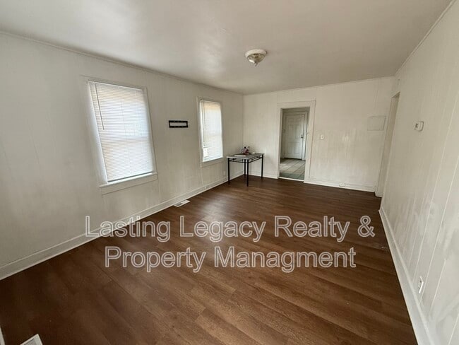 Building Photo - 704 W. 26th Street