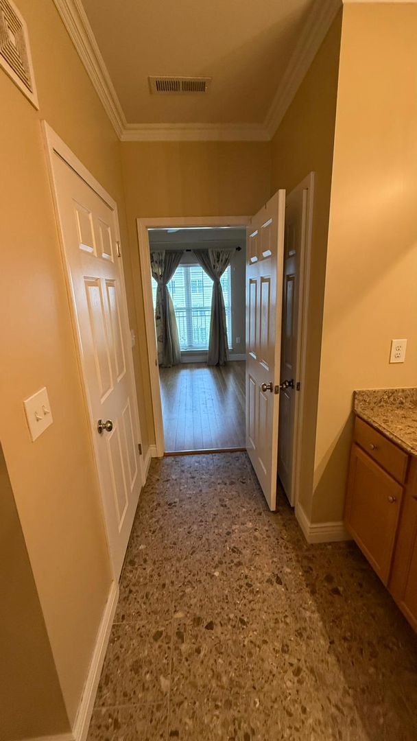 Building Photo - SPACIOUS 2-Bed, 2-Bath Condo WITH POOL, HO...