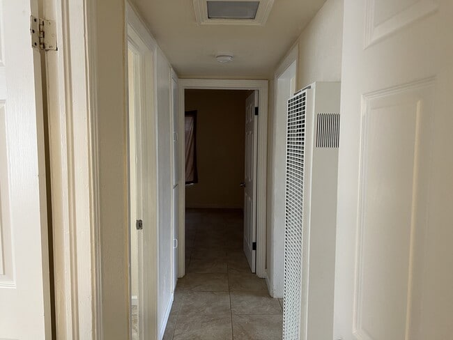 Building Photo - 718 Charlana Dr