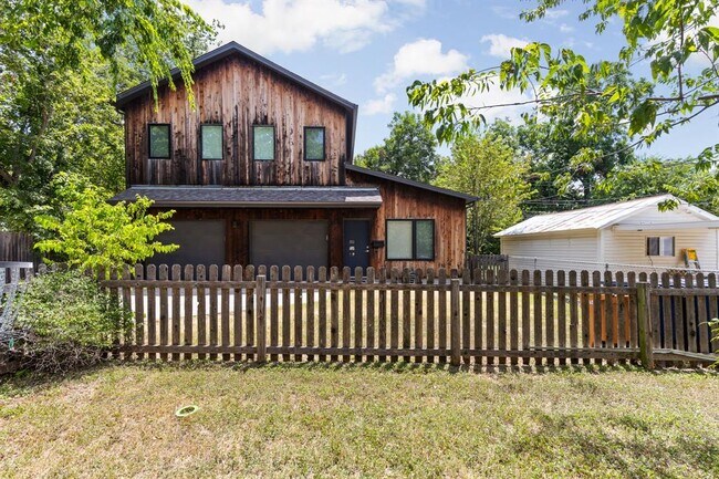 Building Photo - 5405 Sunshine Dr