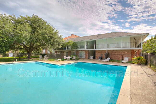 Building Photo - 7950 Jefferson Hwy