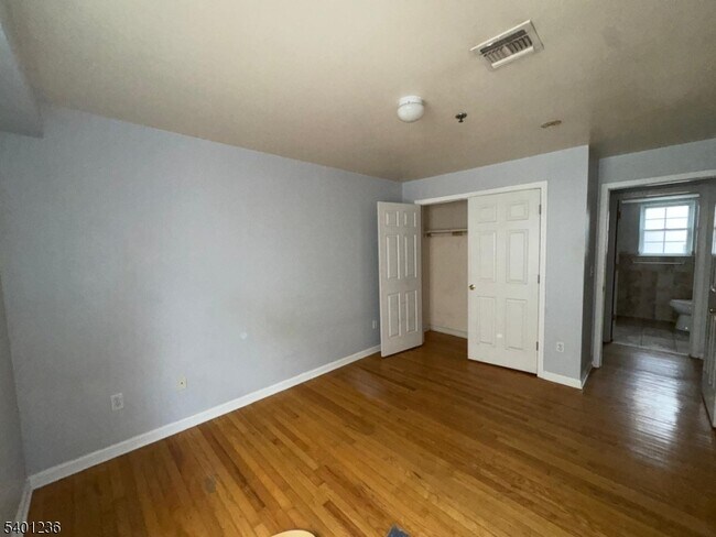 Building Photo - 17 Norfolk St