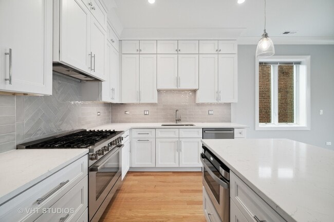 Building Photo - 4819 N Ashland Ave