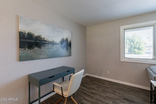 Building Photo - 4016 S Holbrook Ln