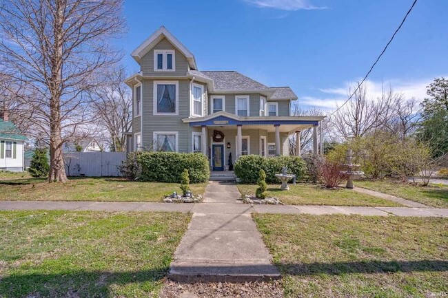 Lovely Victorian minutes from Owensboro and Evansville - 215 S 2nd St