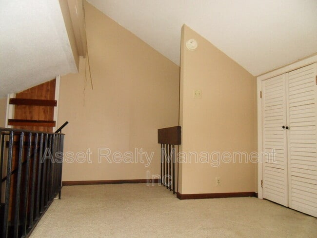 Building Photo - 102 Walnut Ln