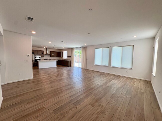 Building Photo - 3 bedroom 2.5 Bath with Solar in Brentwood