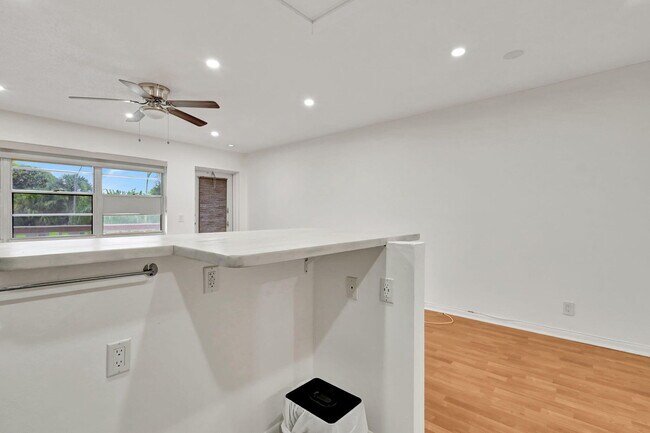 Building Photo - 181 Canterbury H