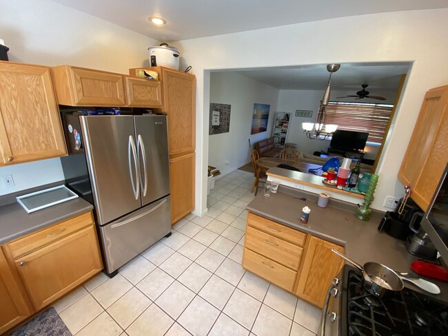 Building Photo - Three Bedroom Town Home with Two-Car Garage