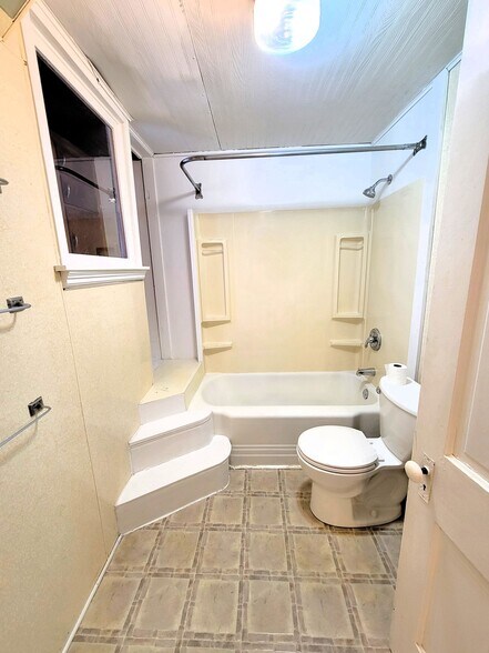 Building Photo - 210 N Fremont St