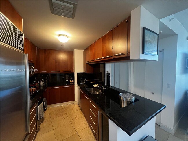 Building Photo - 901 Brickell Key Blvd