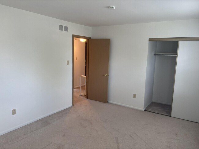 Building Photo - 167 Sunshine Dr