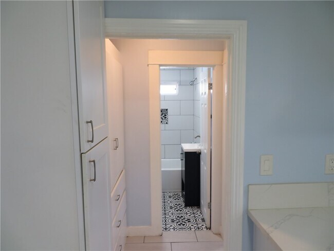 Building Photo - 3923 Normandie Ave