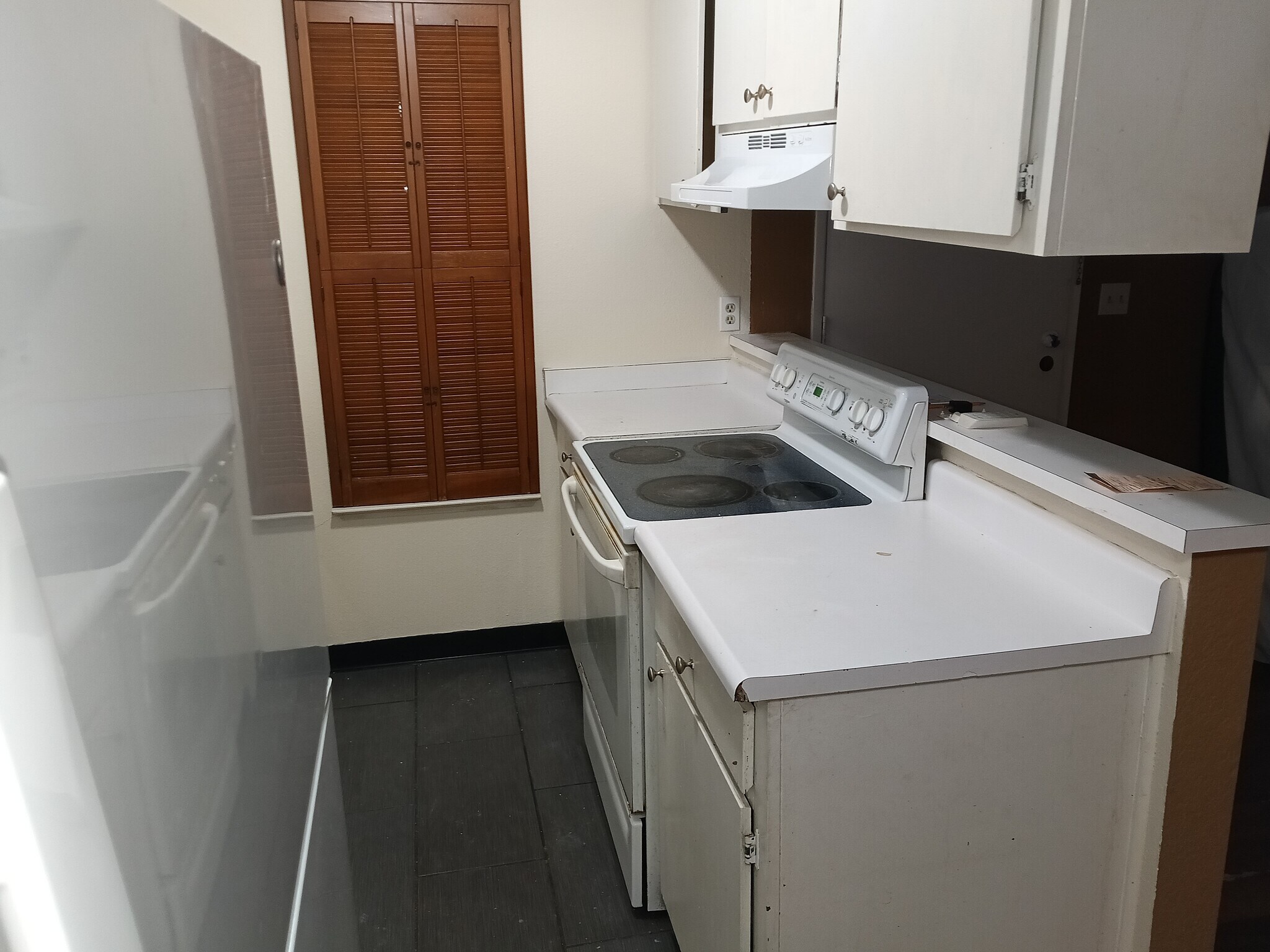 Building Photo - 6724 Plymouth Rd