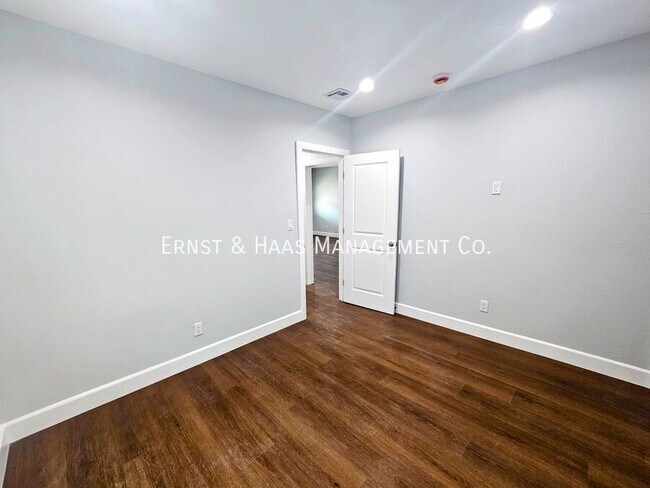 Building Photo - 1551 W 103rd St