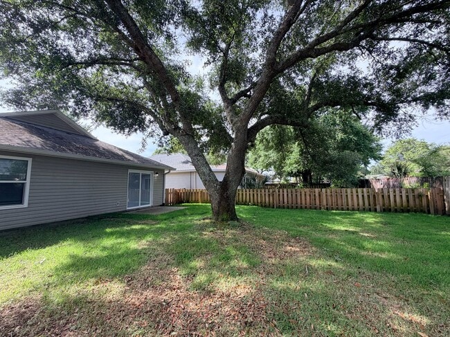 Building Photo - 7738 Lola Cir