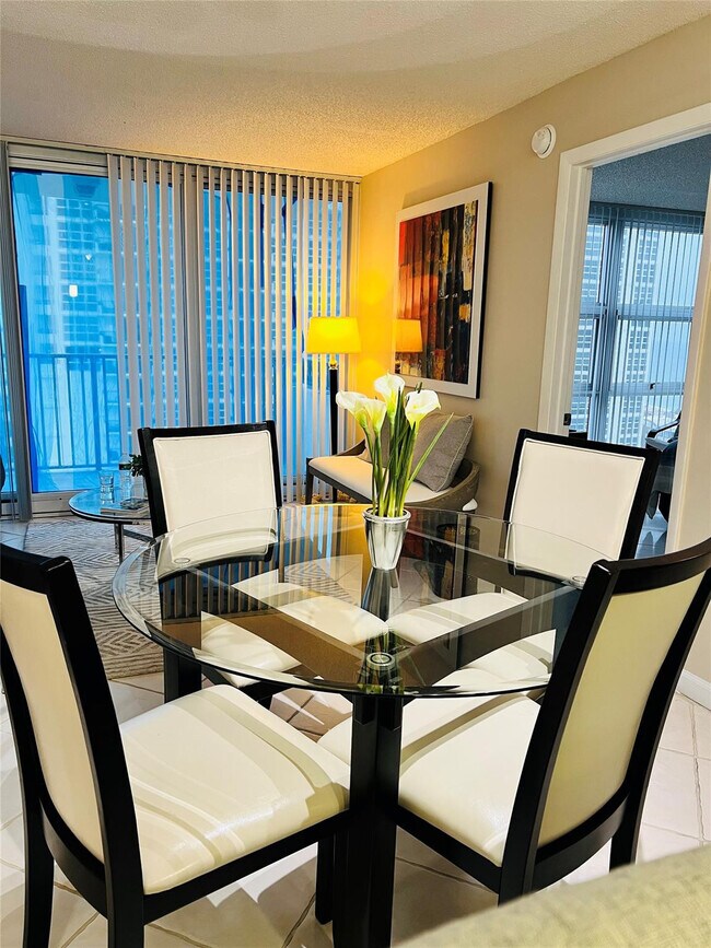 Building Photo - 525 N Ocean Blvd