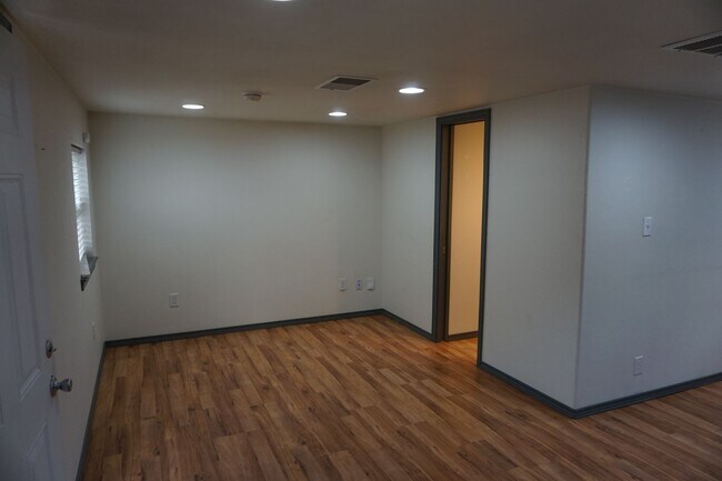 Building Photo - 2618 22