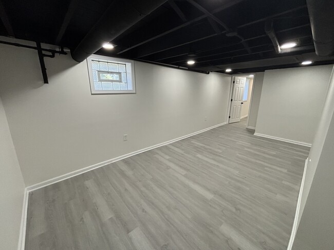 Building Photo - 395 Porter St