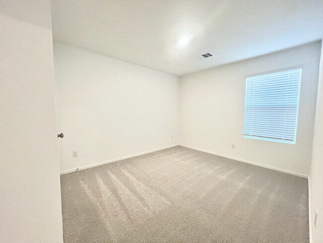 Building Photo - 921 Lago Laceno Ln