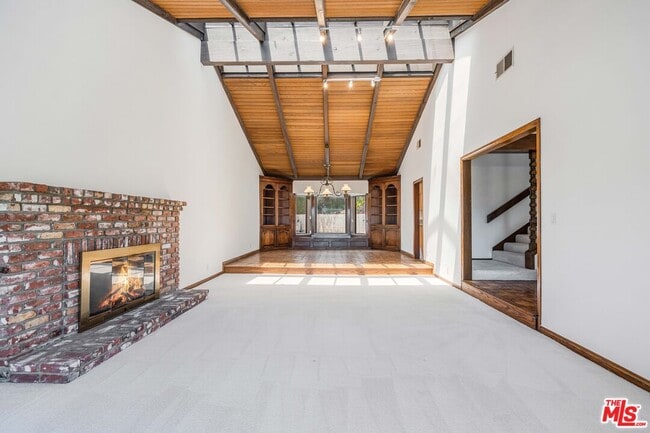 Building Photo - 1181 Somera Rd