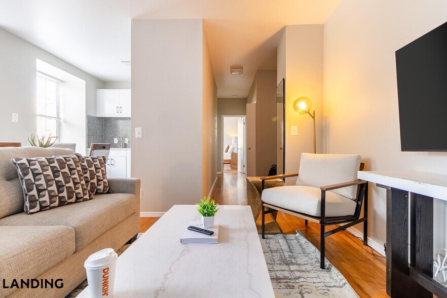 Building Photo - 265 College St