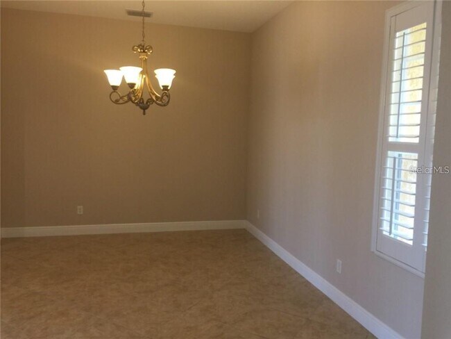 Building Photo - 5570 Rock Dove Dr