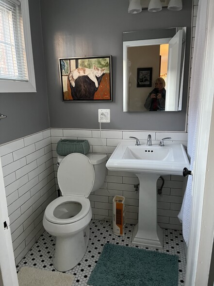 Updated bathroom - 1739 Preston Rd