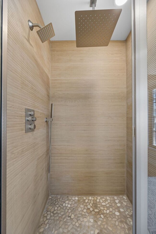 Building Photo - Thiel on 9th