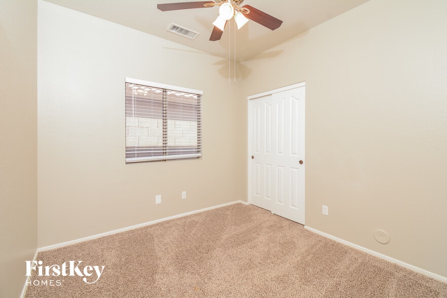 Building Photo - 12918 W Columbine Dr