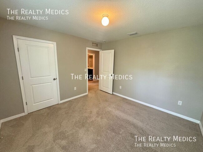 Building Photo - 1018 Ashentree Dr