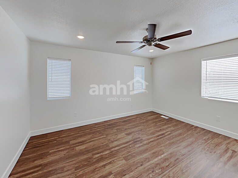 Building Photo - 1399 E Perelle Ln
