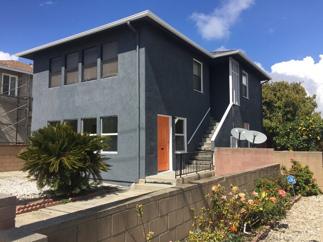 Primary Photo - 840 W 25th St