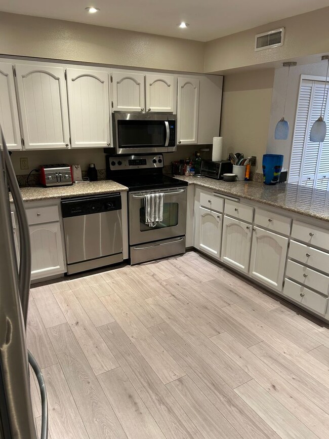 Building Photo - Gorgeous University Heights Rental