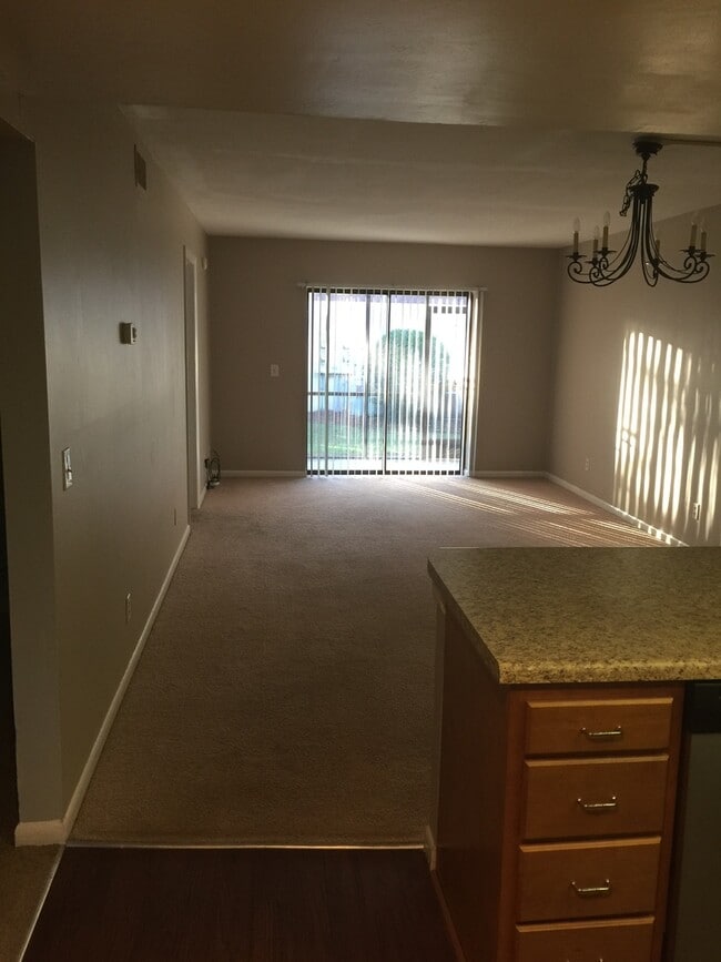 Building Photo - Holly Tree Condominiums