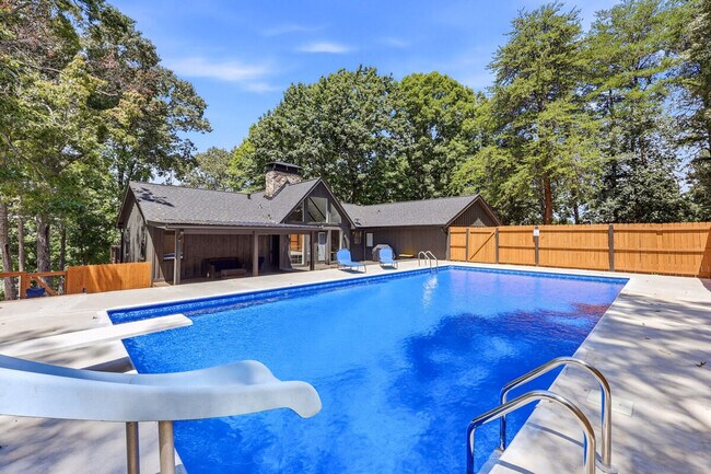 Building Photo - 4225 Twin Rivers Dr