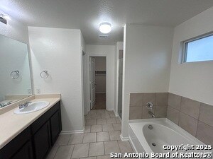 Building Photo - 2534 Live Oak Pass