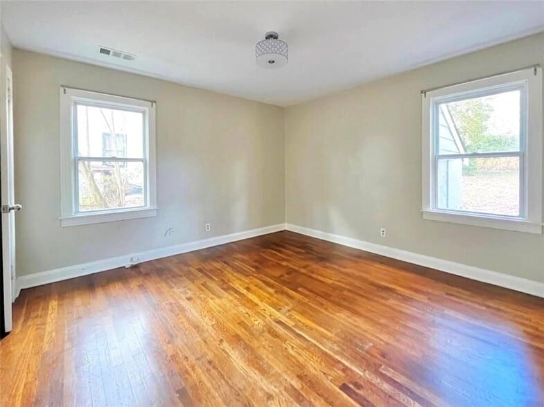 Building Photo - 1449 Lynford Dr SW