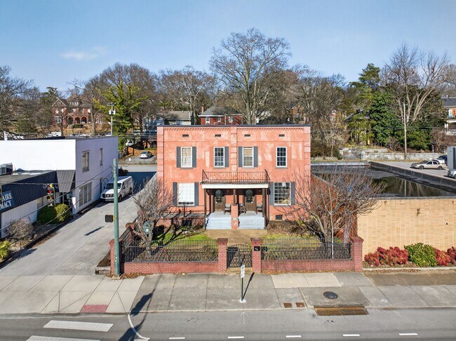 Building Photo - 823 McCallie Ave