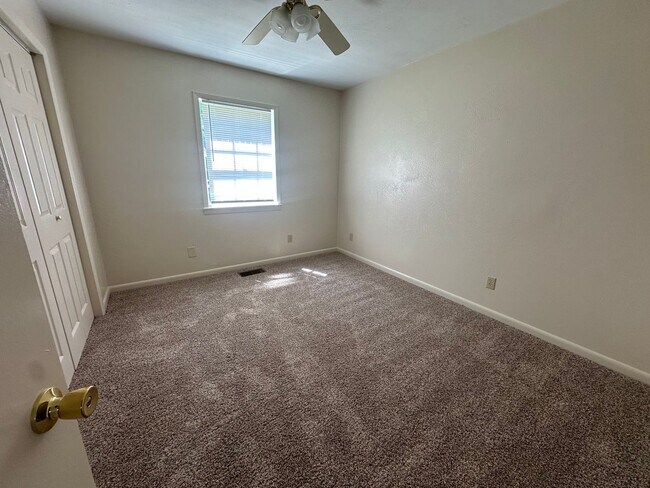 Building Photo - 1000 N Denver