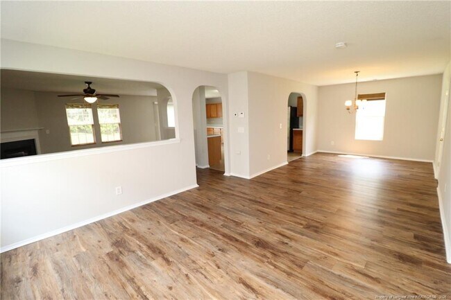 Building Photo - 5 Bellmore Ct
