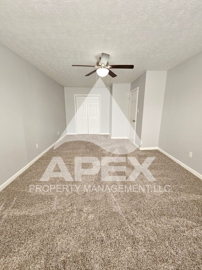 Building Photo - **MOVE-IN SPECIAL** 1/2 off 1st month! Bea...