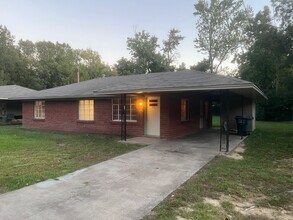 Building Photo - Charming 3 Bed 1 Bath Home