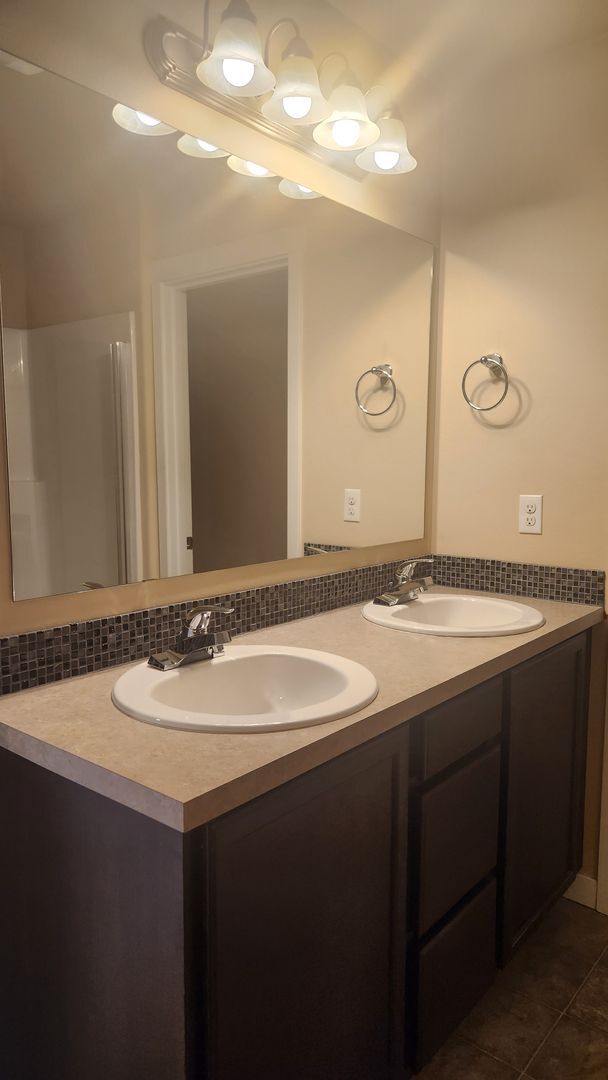 Building Photo - 3 bedroom, 2.5 bath, Townhome Mill Creek $...