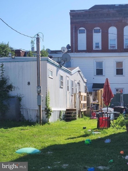 Building Photo - 8 S Front St