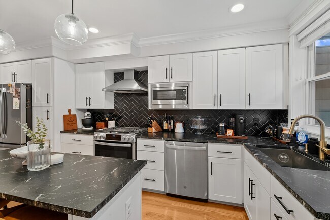 Building Photo - 531 E Fort Ave