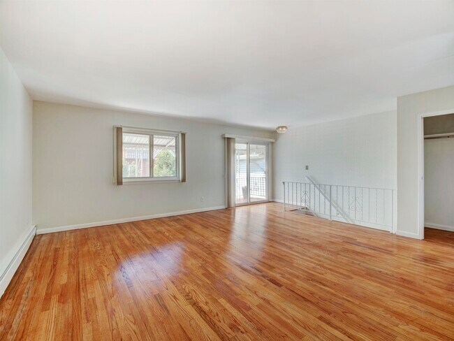 Building Photo - 404 46th St