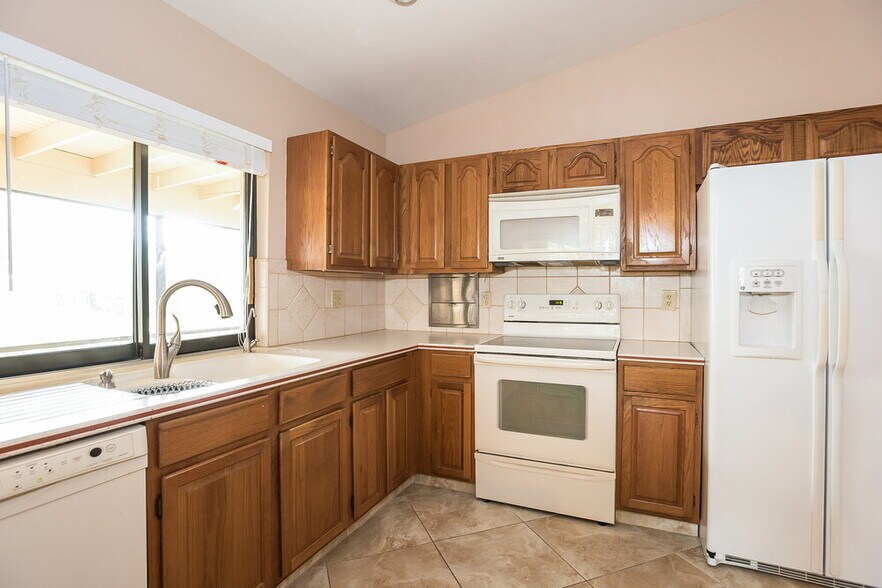 Building Photo - 518 Azure Ave