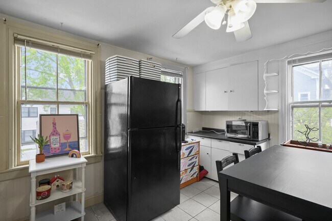 Building Photo - 281 Williams St