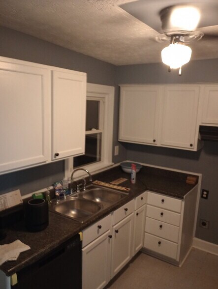 Kitchen - 3308 Kirby Ave
